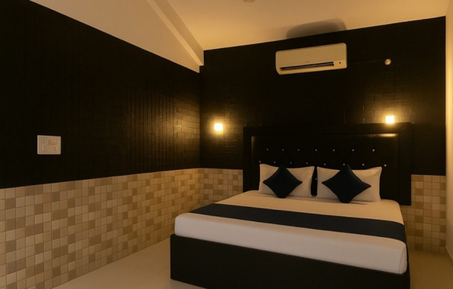 UP to 23 Person – 3BHK Penthouse + 2 Apartments