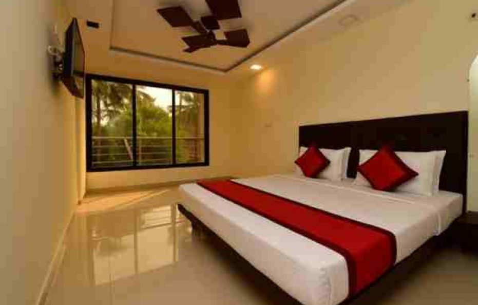 2 Deluxe Room in Swastic Boutique
