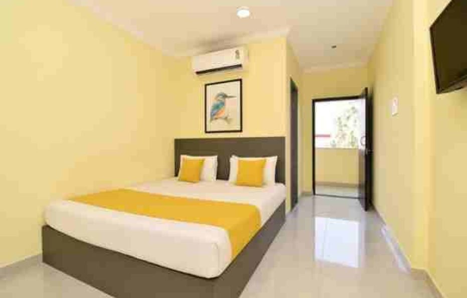 2 Deluxe Room in Swastic Boutique
