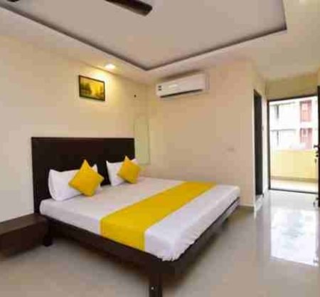 2 Deluxe Room in Swastic Boutique